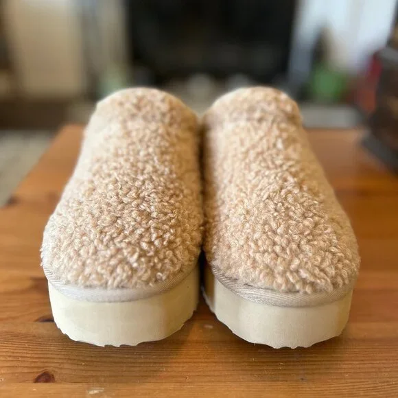 NWOT American Eagle AE Sherpa Platform Slipper Clogs Beige Tan Womens Sz 6 - Picture 3 of 11